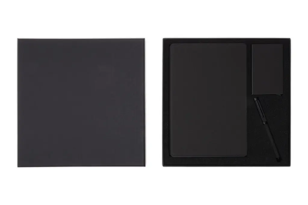 CHANGE ZERO Sustainable Gift Set with Refillable Notebook, Pen & Cardholder - Black (5).webp